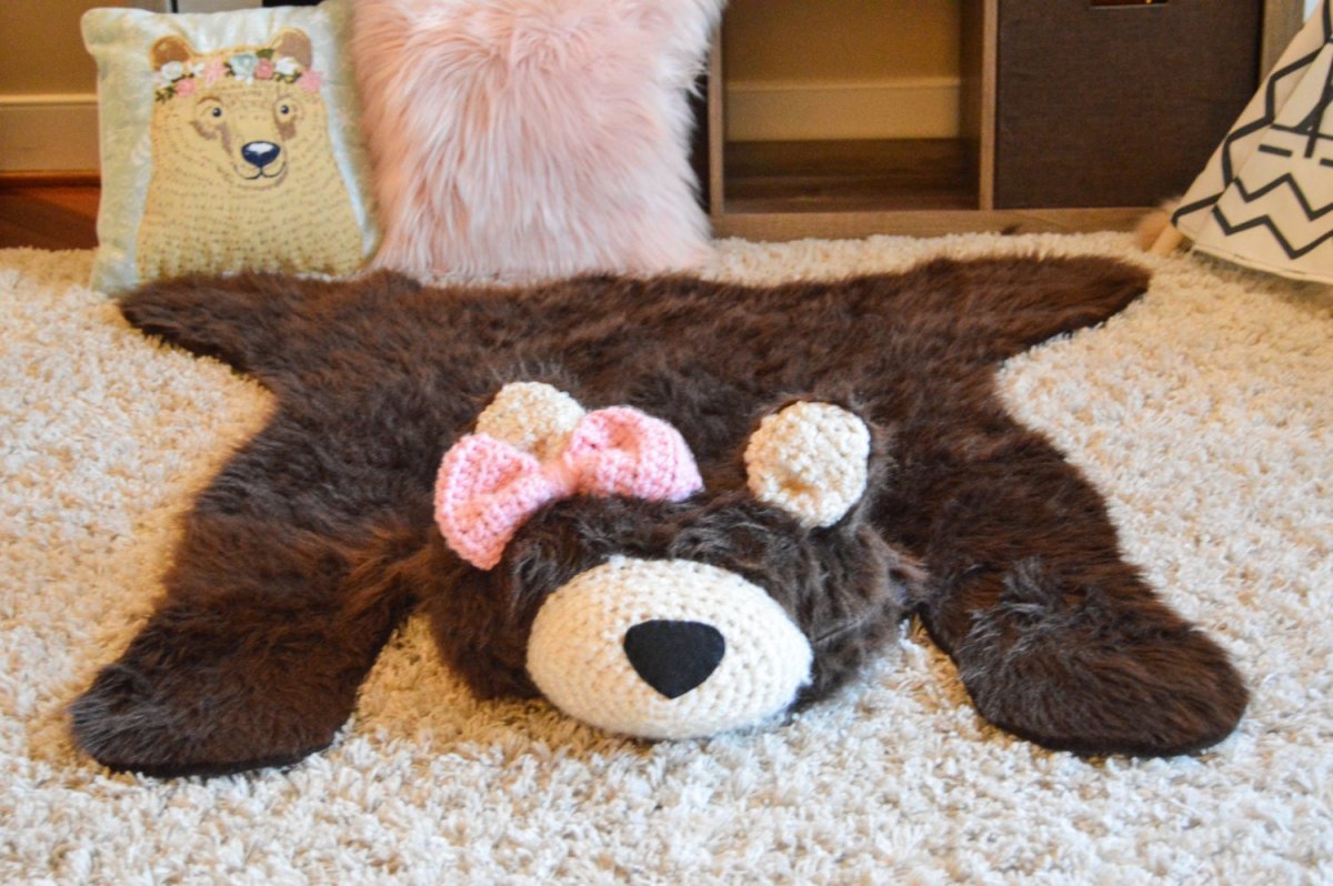 Шкура медведя из помпонов