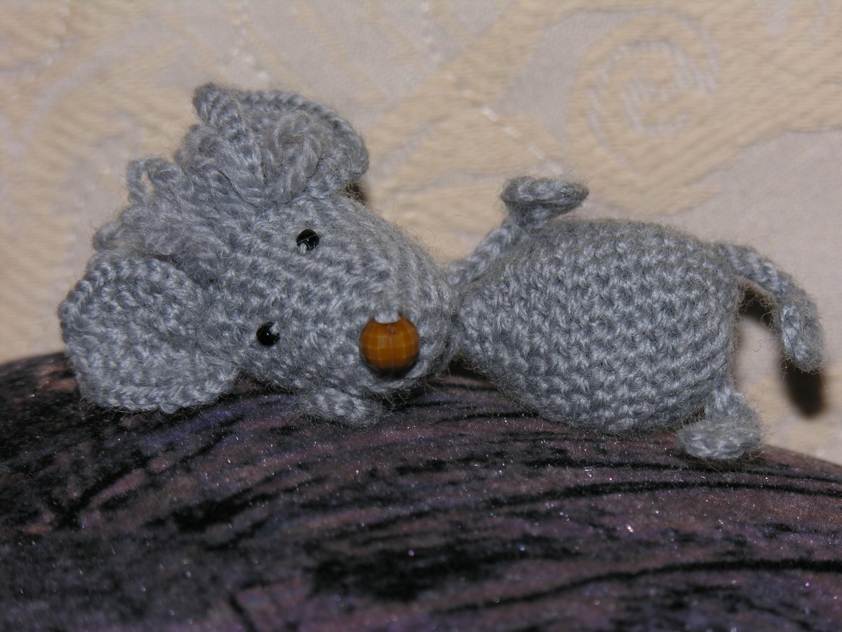 Спицами мышонок Юрка