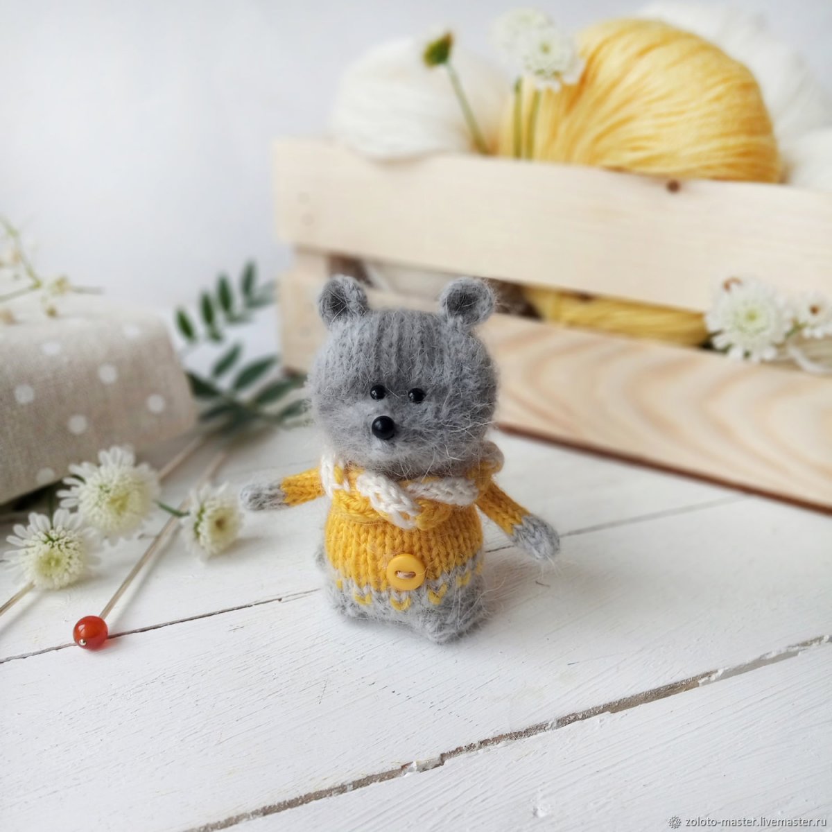 Вязаная мышь для кота