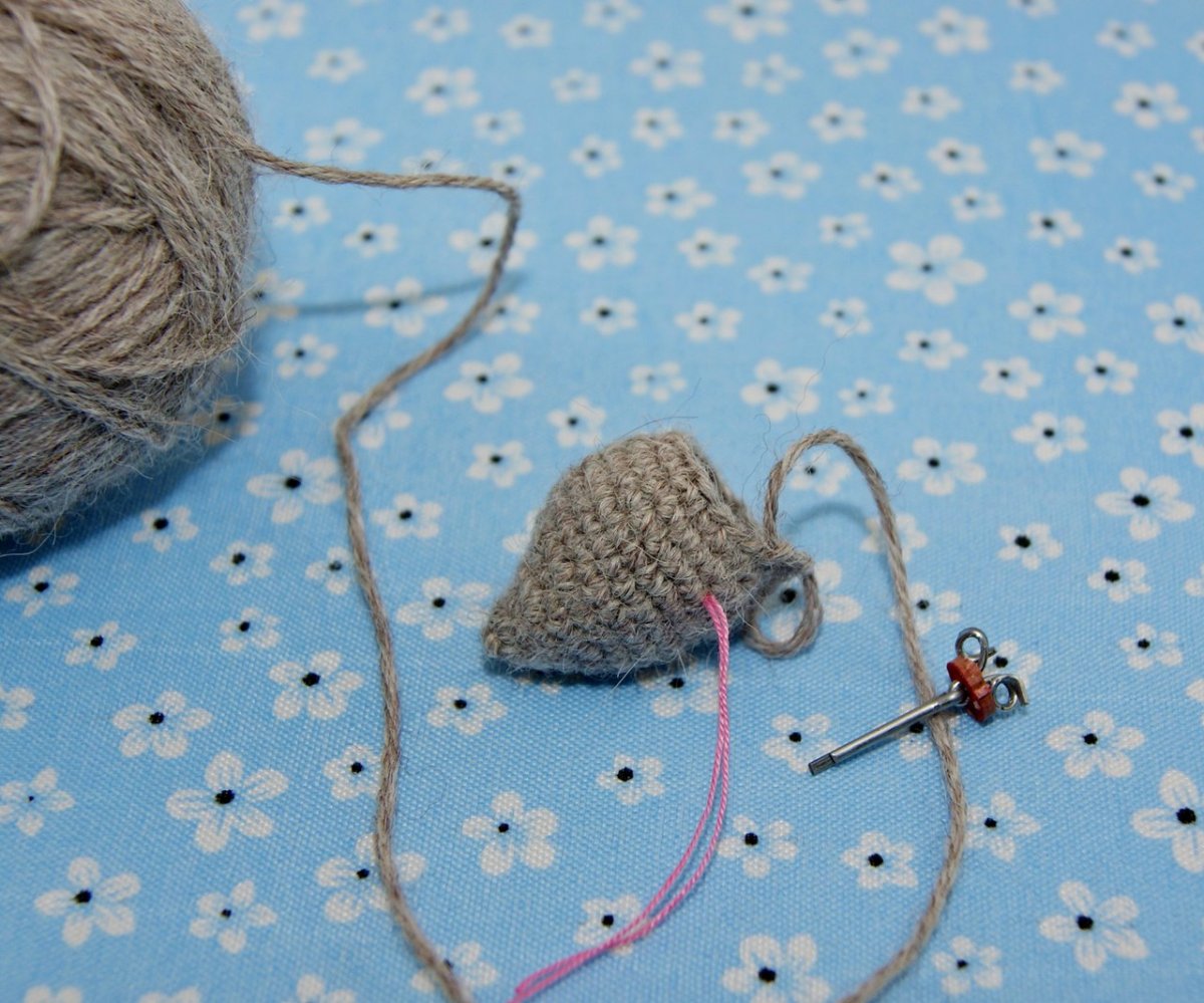 Платье для вязаной игрушки