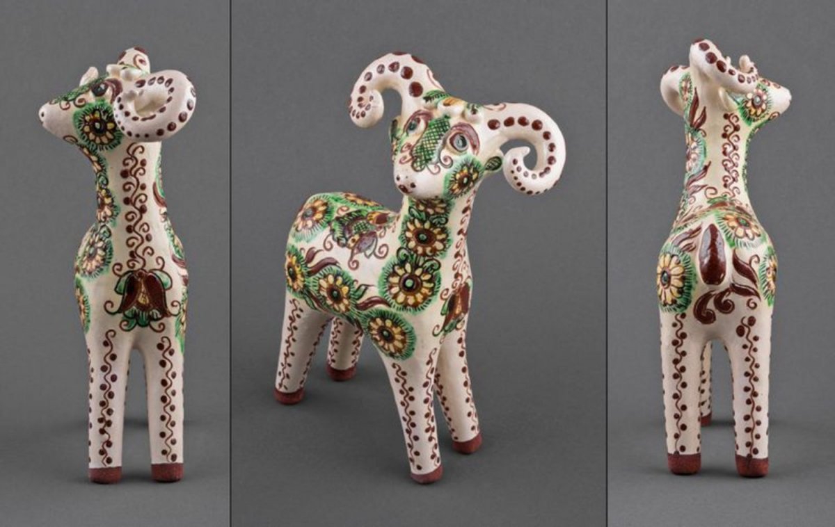 Фигурка из глины колокольчик