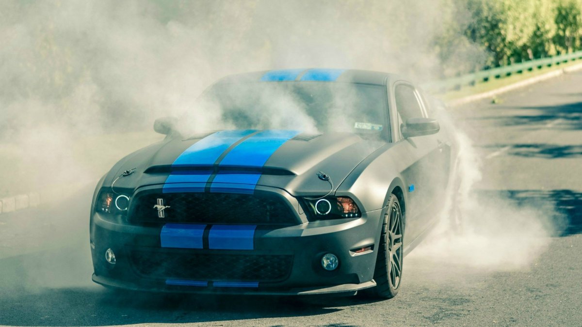 Ford Mustang Shelby gt500 гонка