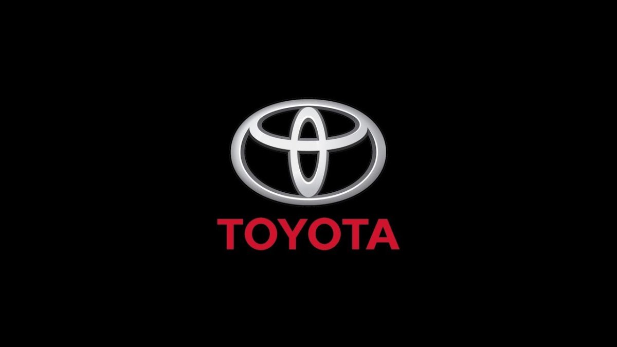 Черный шильдик Toyota