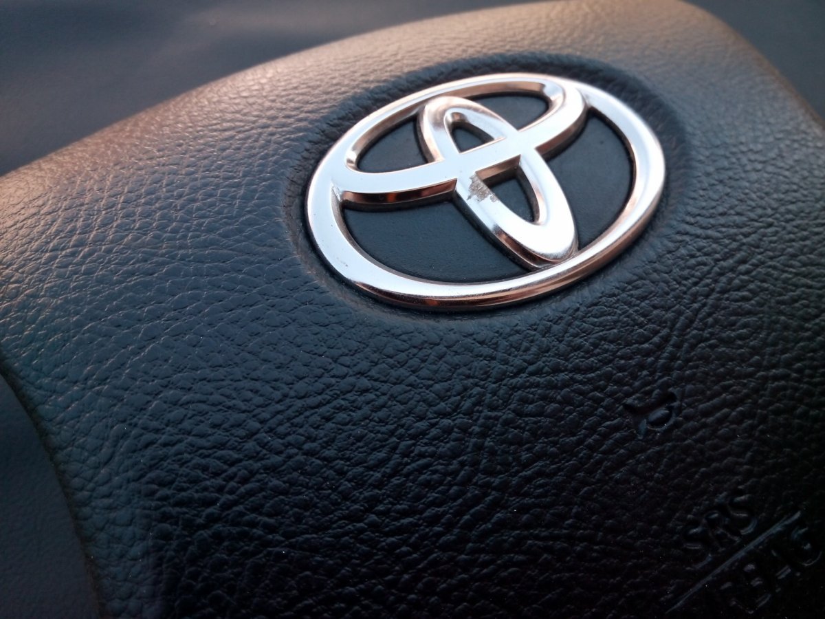 Тойота Камри значок