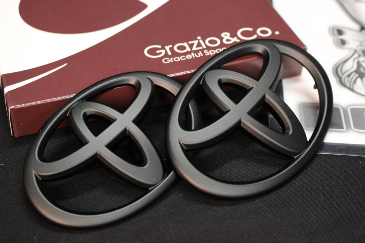 Велфаер Тойота значок