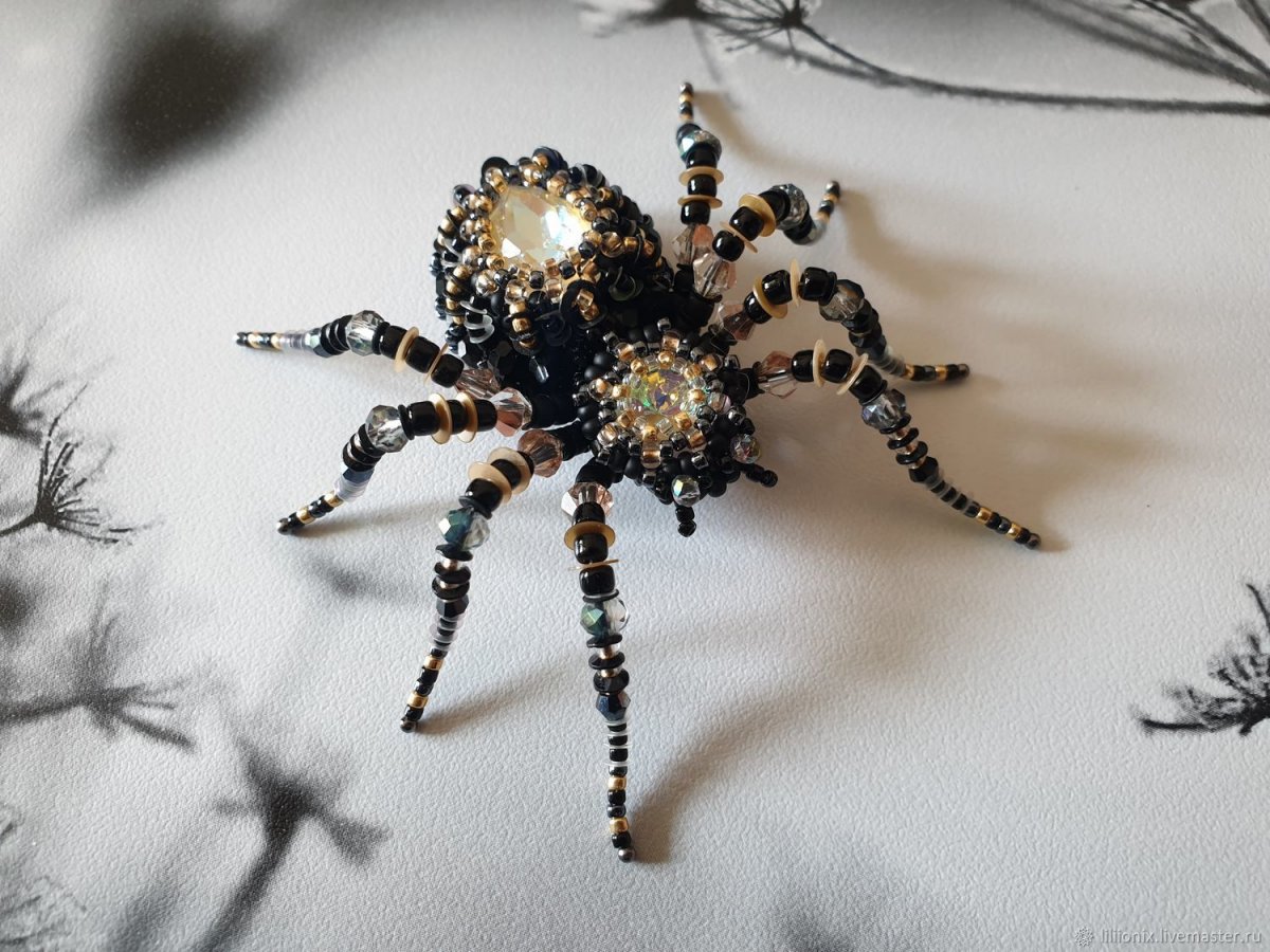 Большой страшный и реалистичный паук