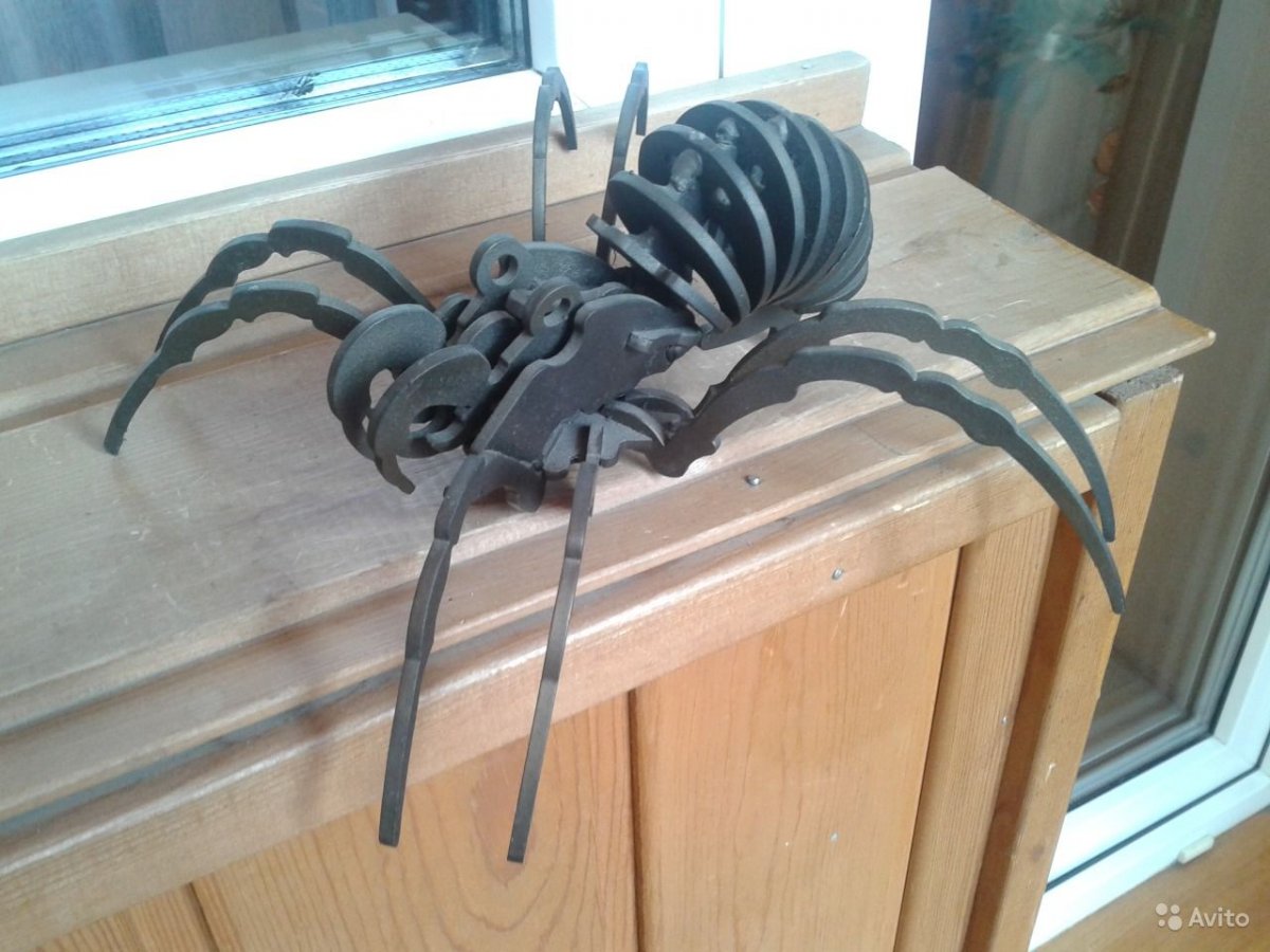 Металлический паук