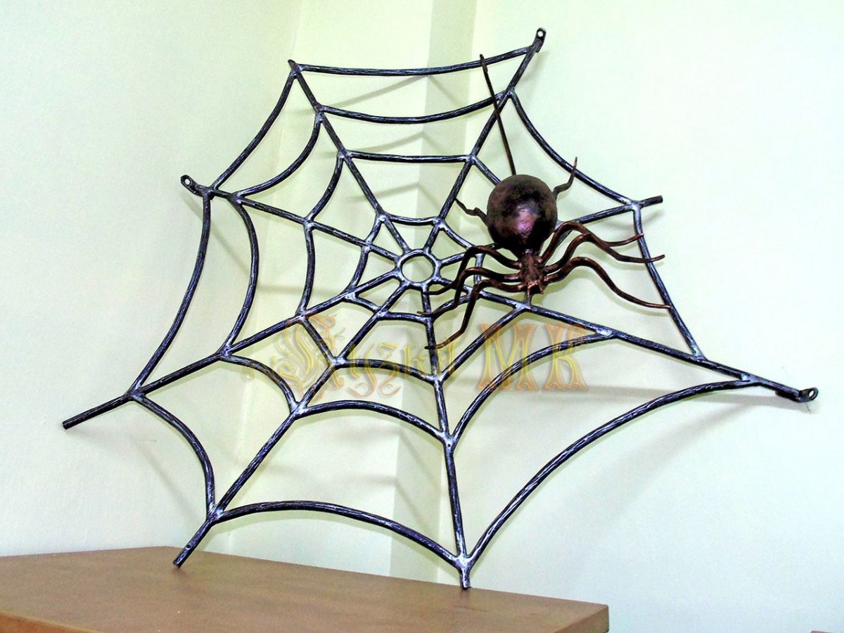 Паук из железа