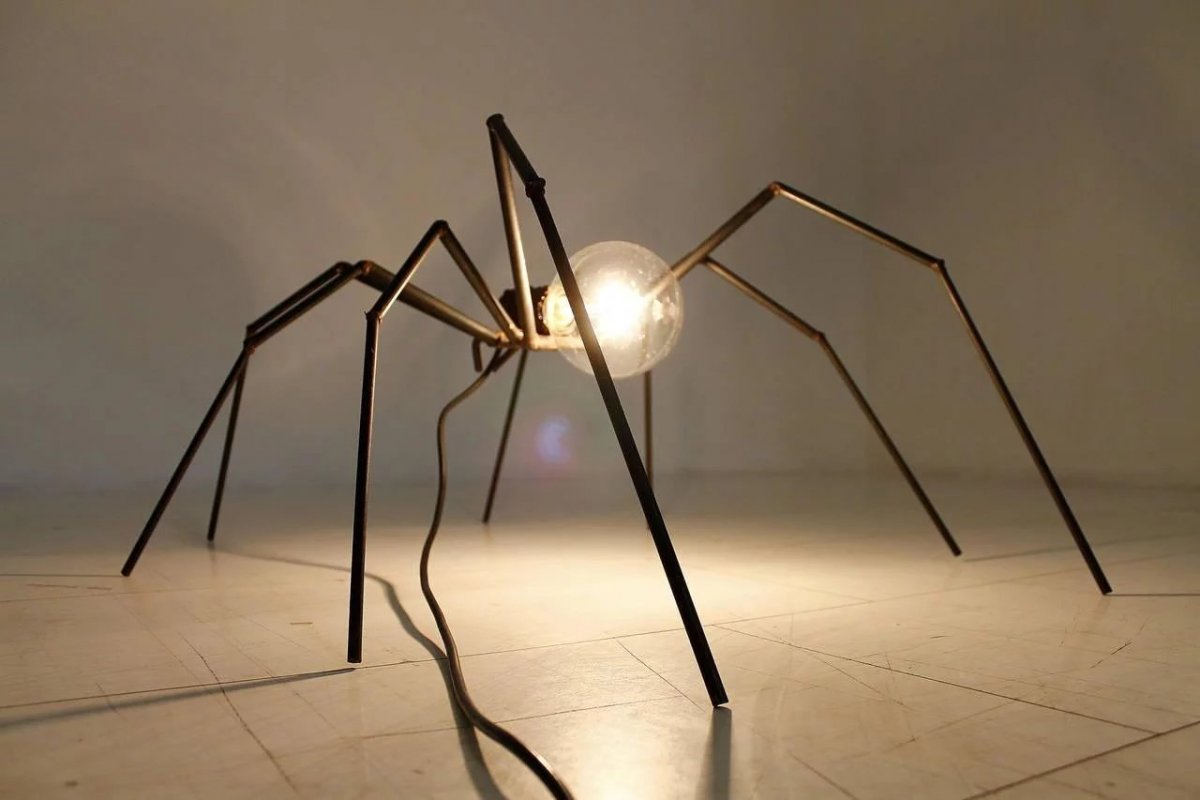 Красивый брелок из металла