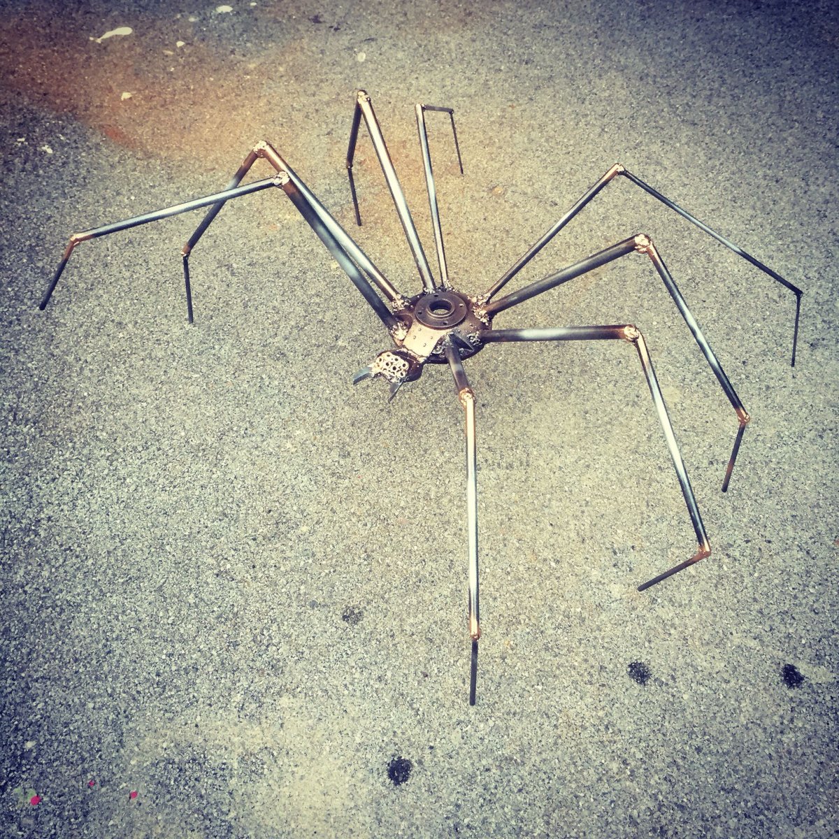 Паук из железа