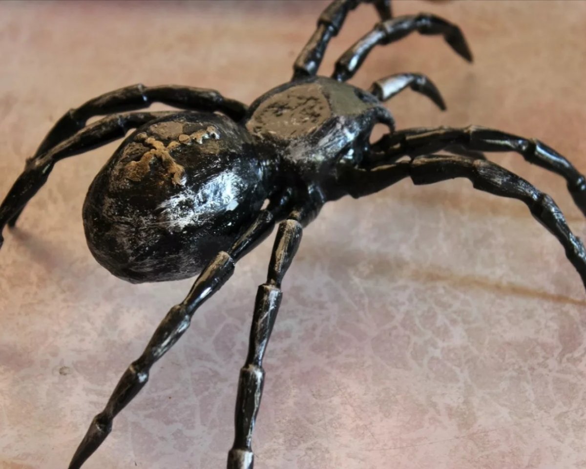 Паук из металла