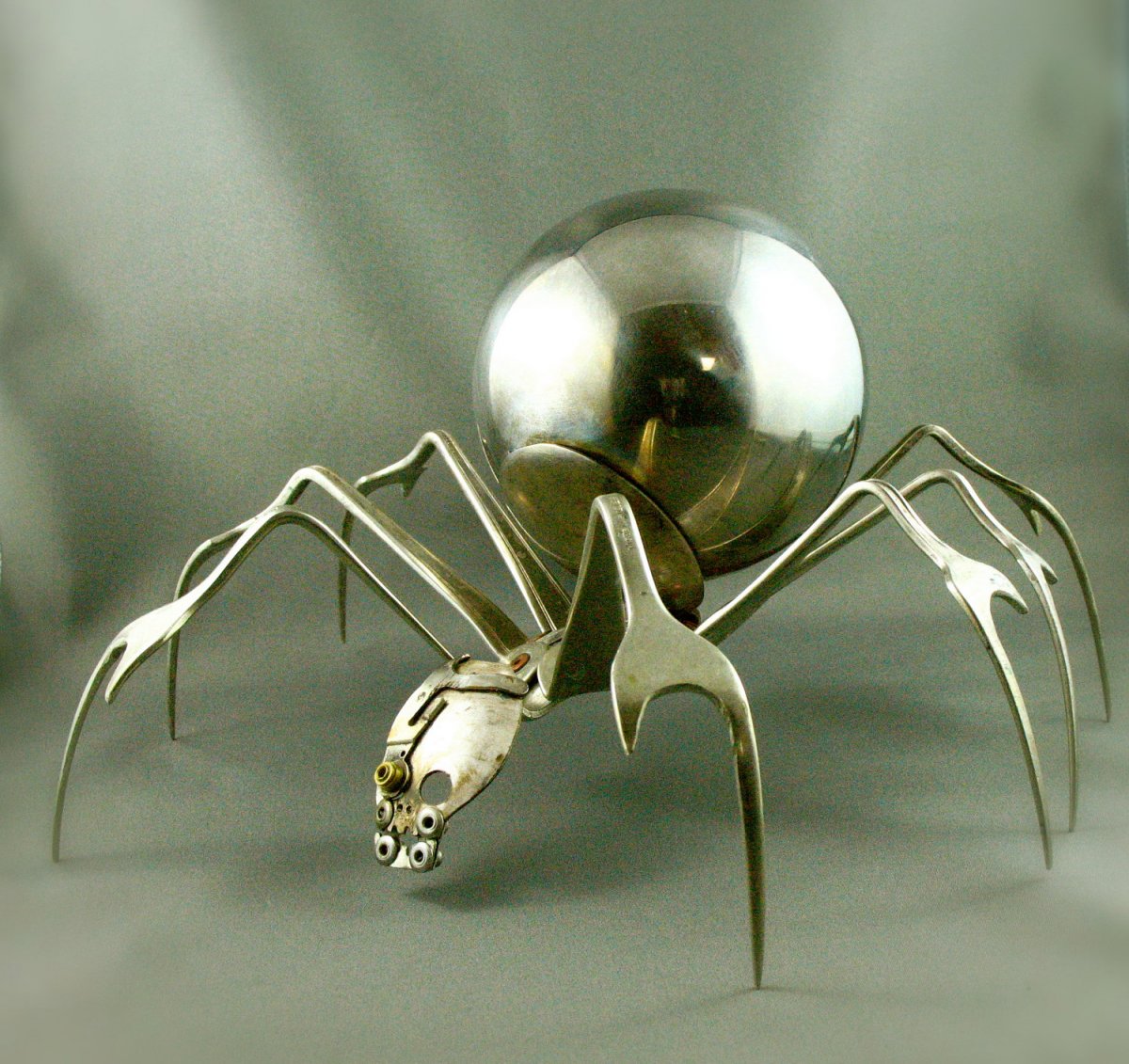 Пауки из металла ручной работы
