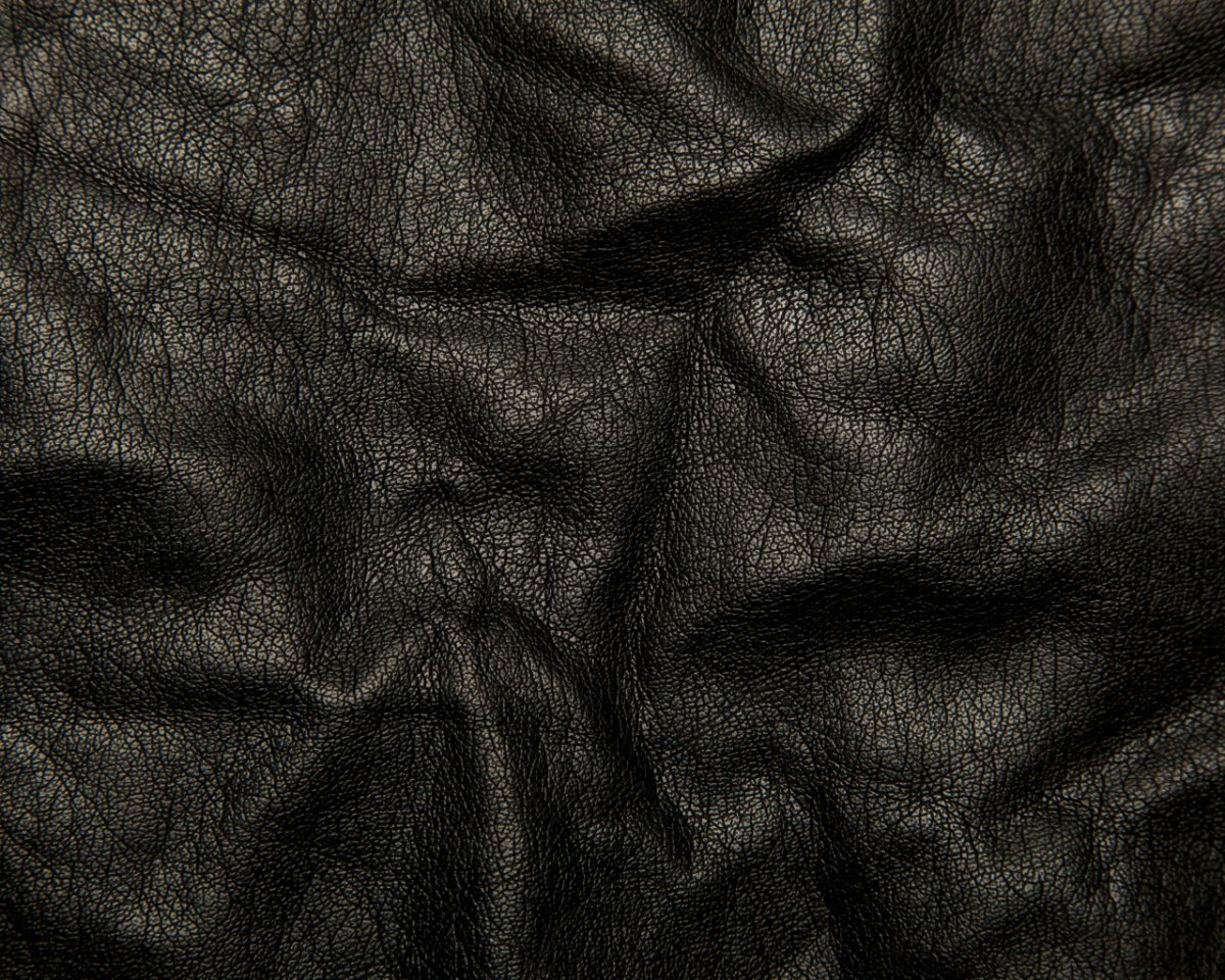 Черная кожа