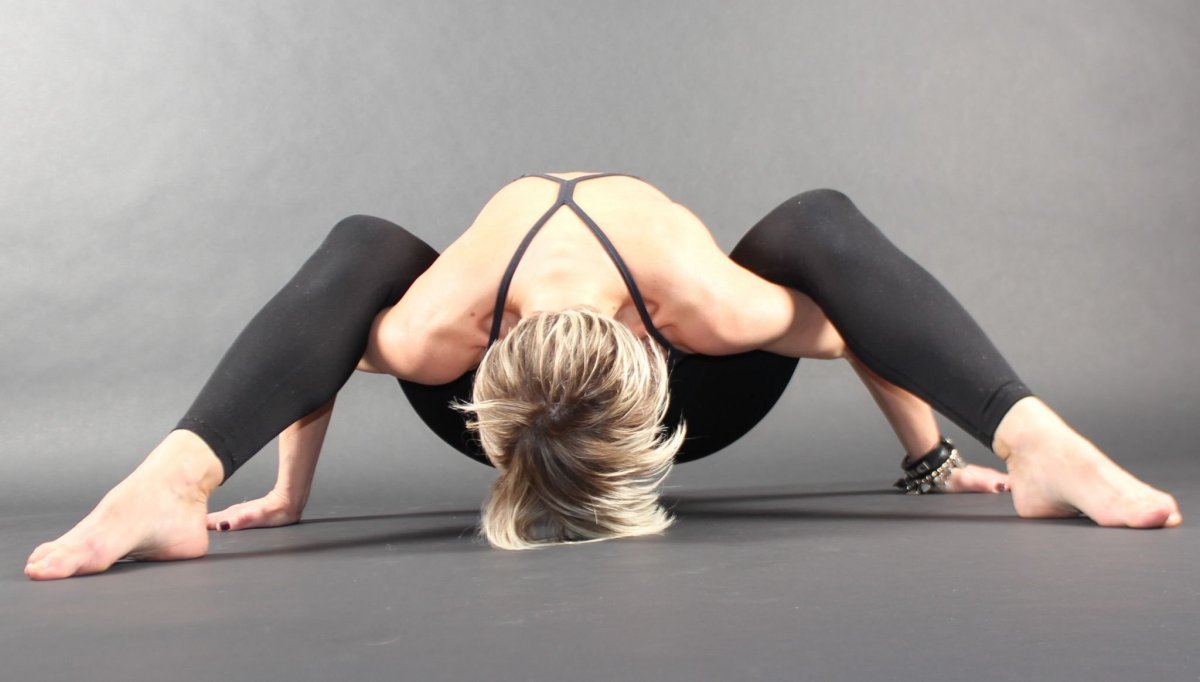 Йога поза паука