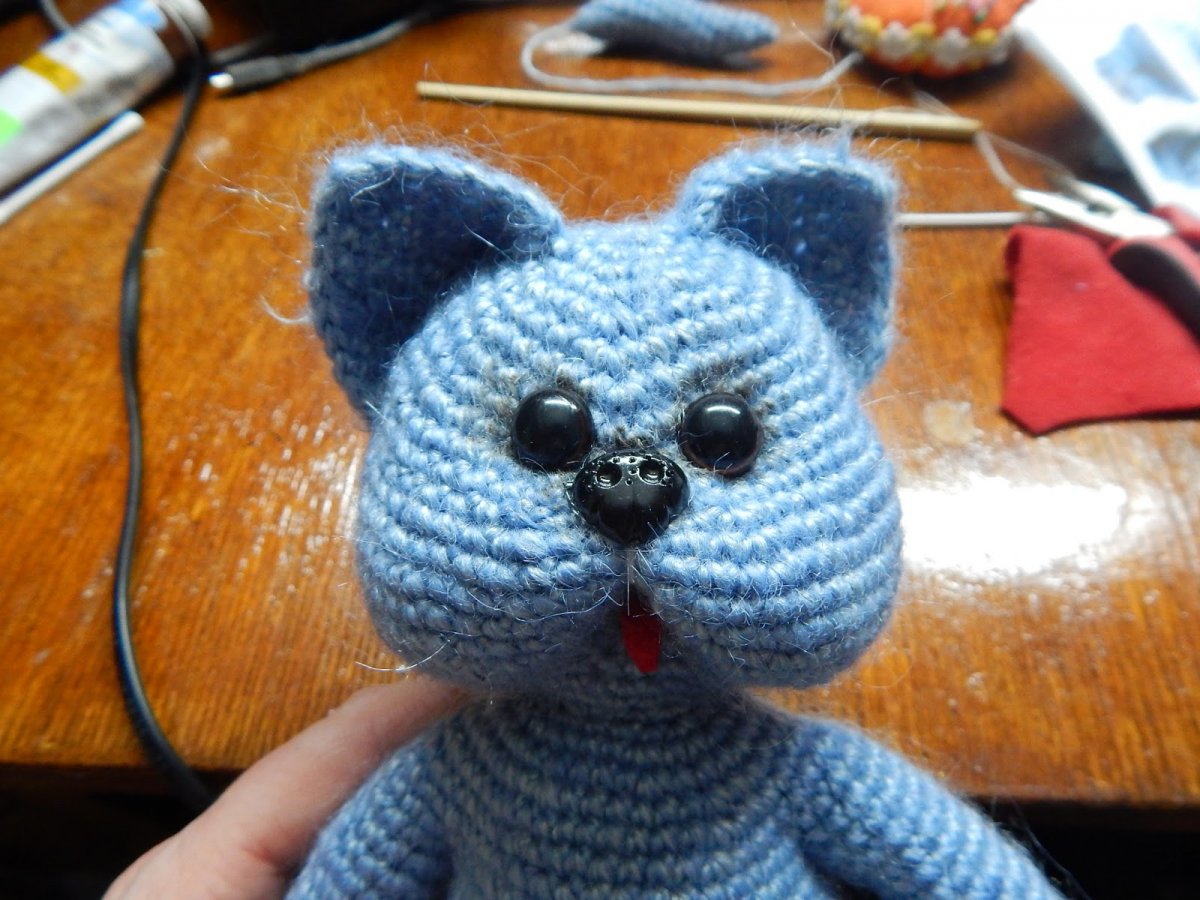 Вязаный кот на 4 лапах