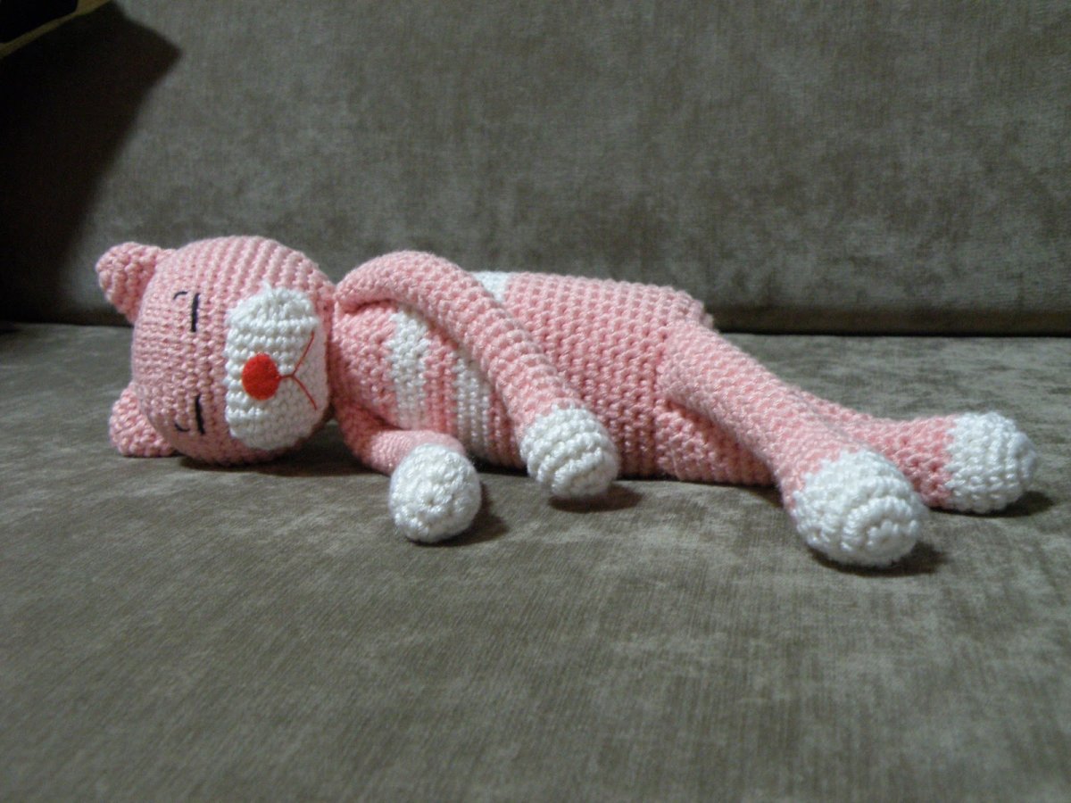 Вязаные маленькие котята