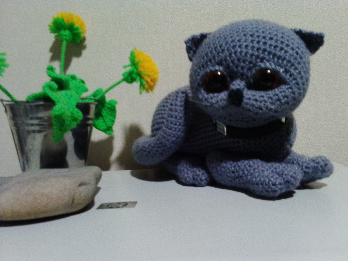 Вязаная вислоухая кошка