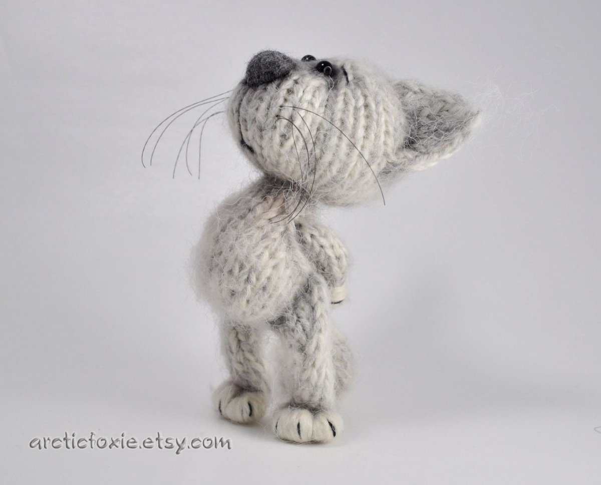 Вязаный толстый кот