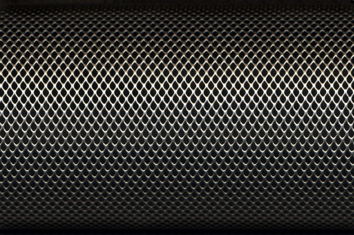 Решетка черная металлическая