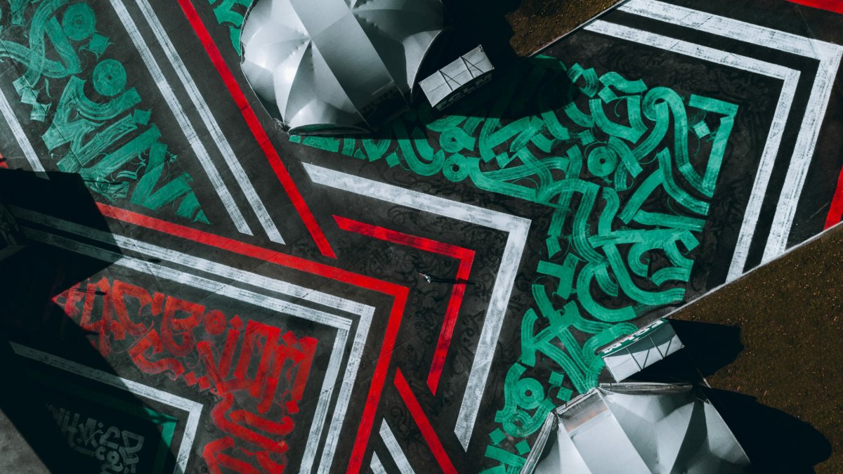 Каллиграфия покрас Лампас паттерн