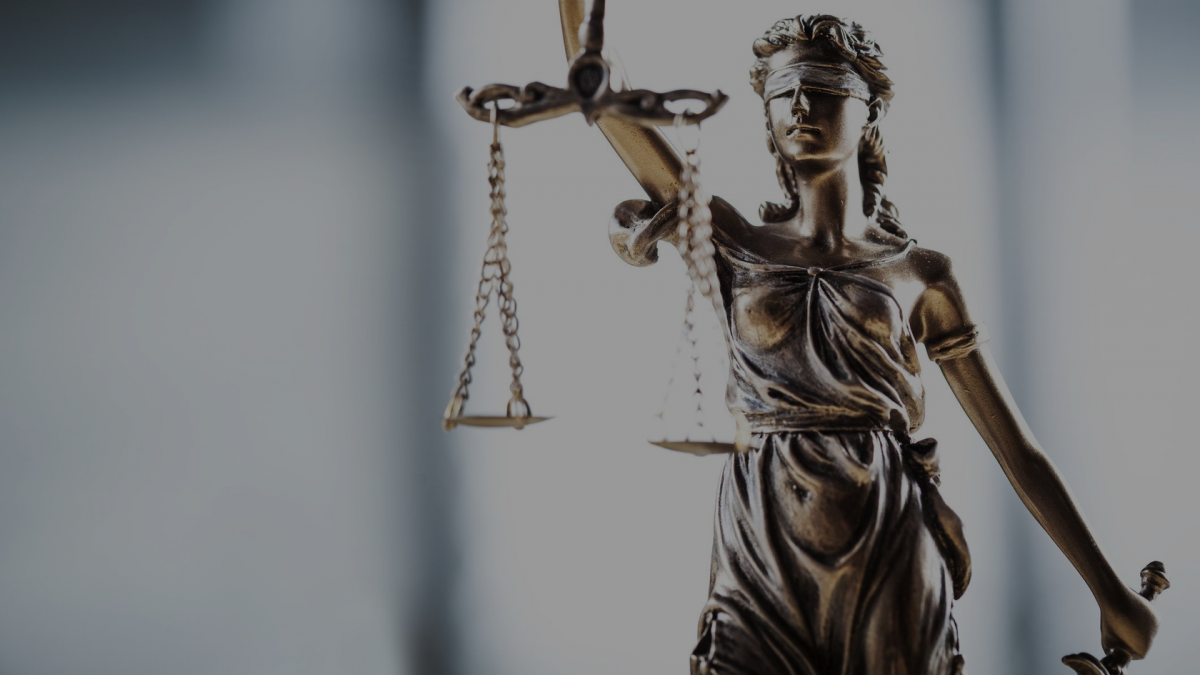 Фемида на столе