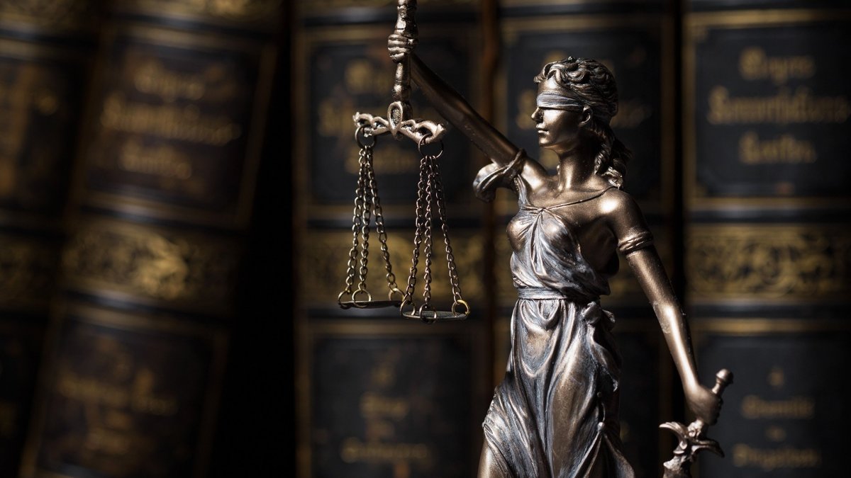 С днем юриста уважаемые коллеги