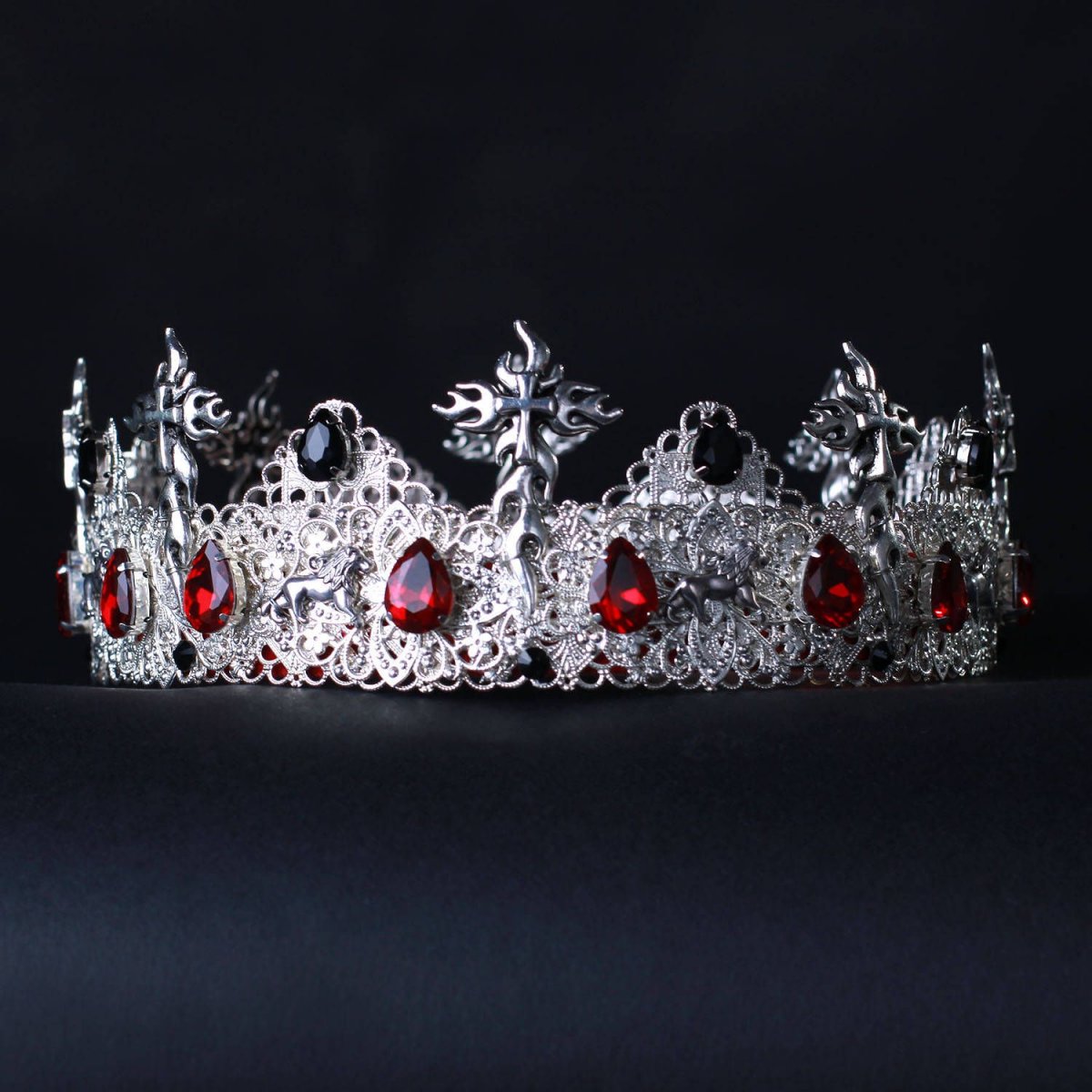 Царица на троне