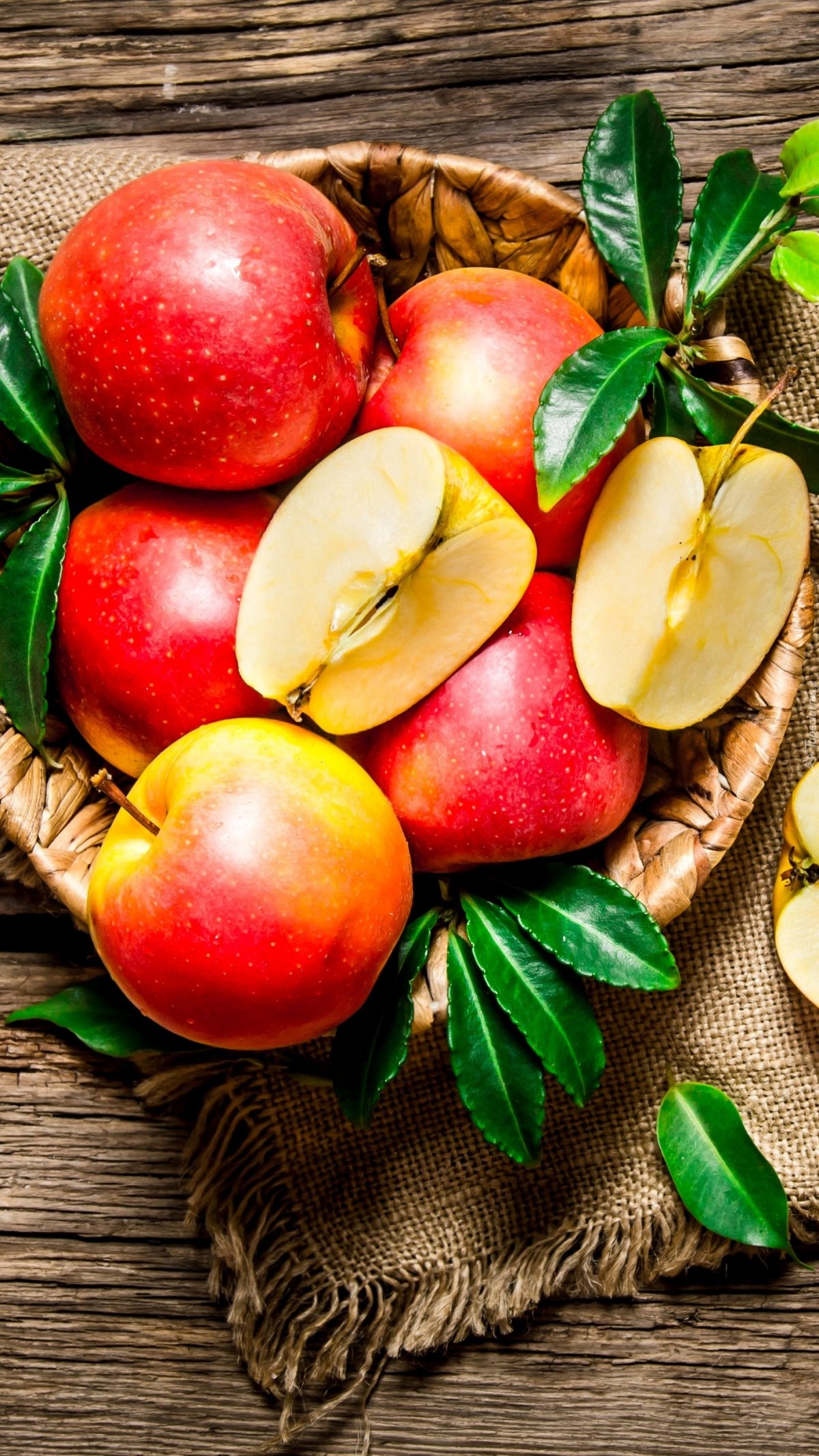 Фрукты яблоко