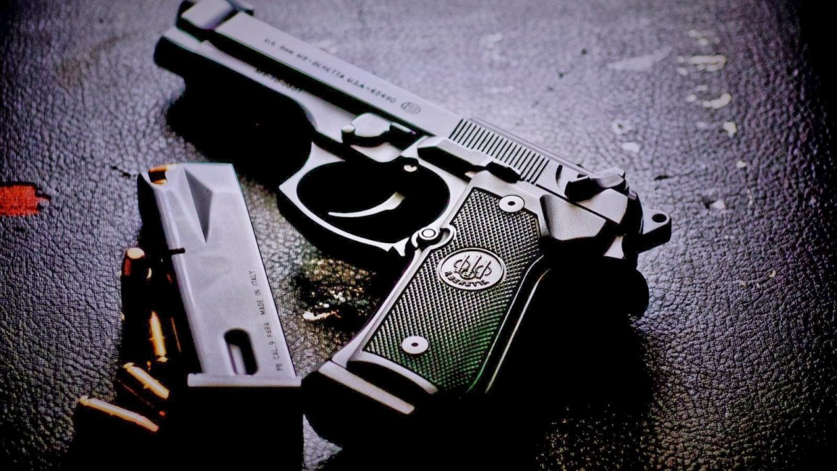 Обои на телефон пистолет