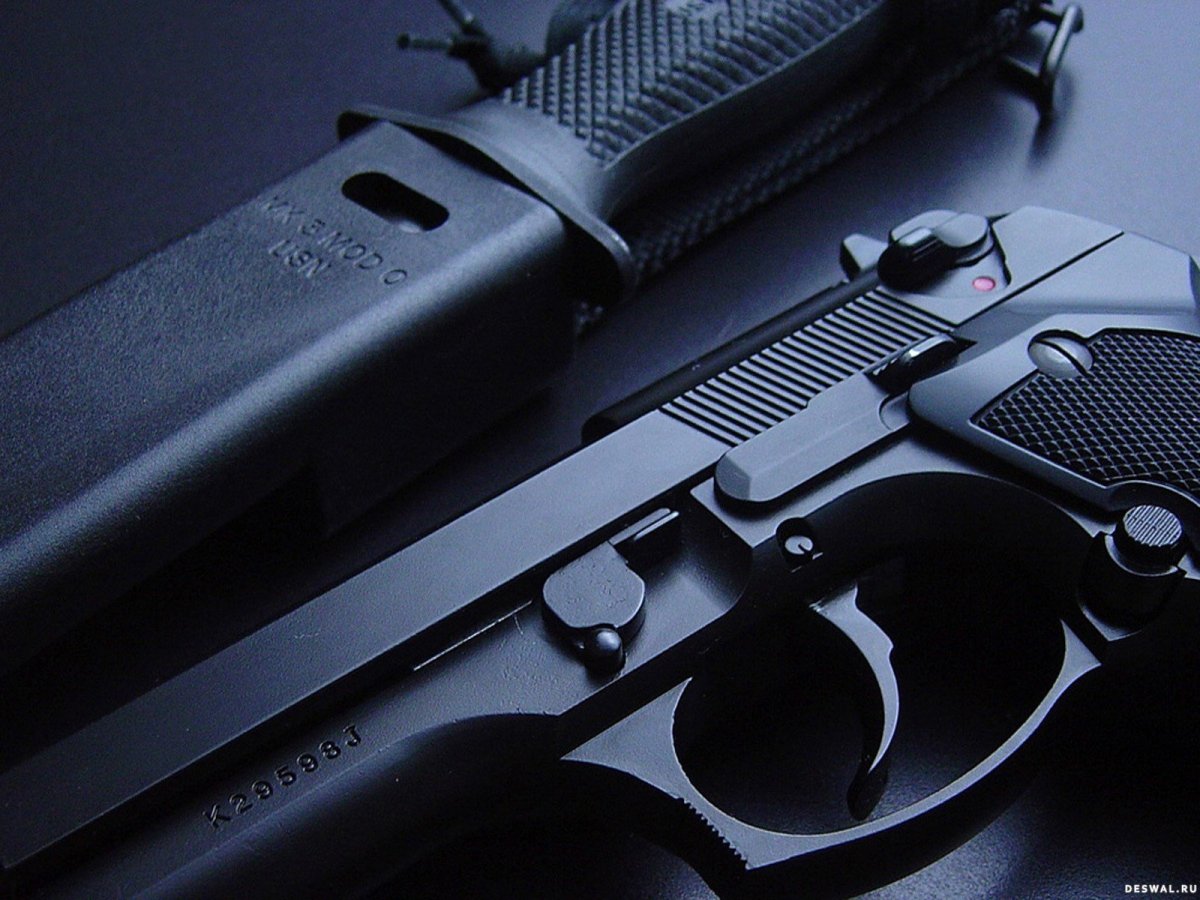 Беретта 92 и нож