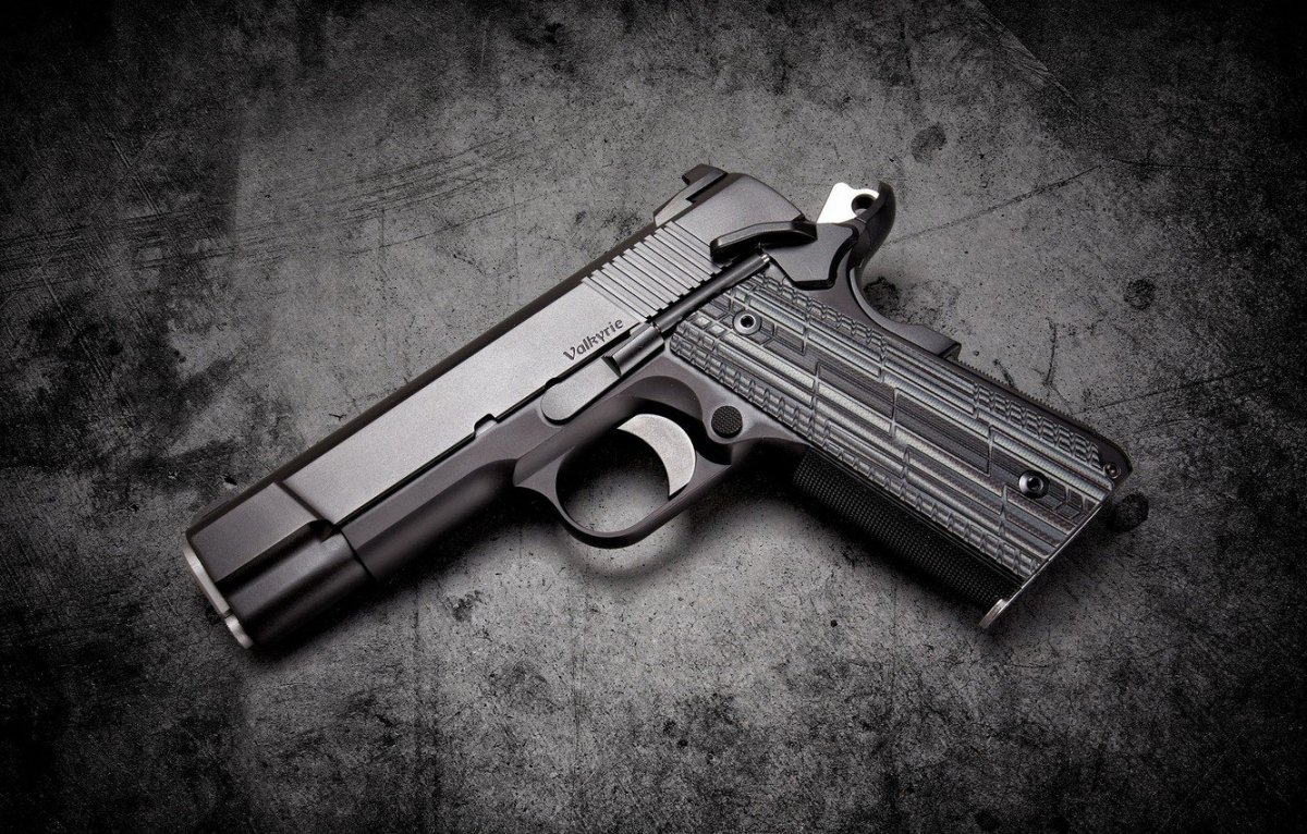 Фон с пистолетами