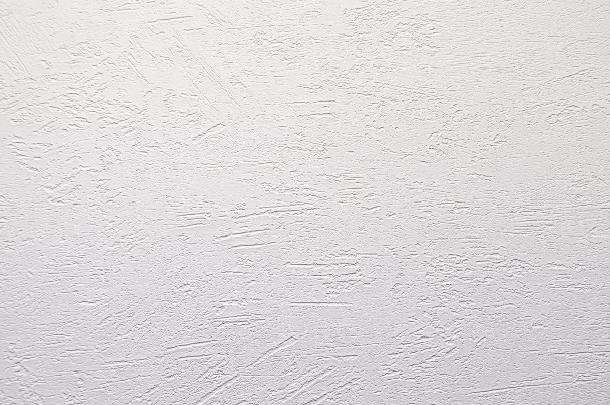 Неровная белая штукатурка