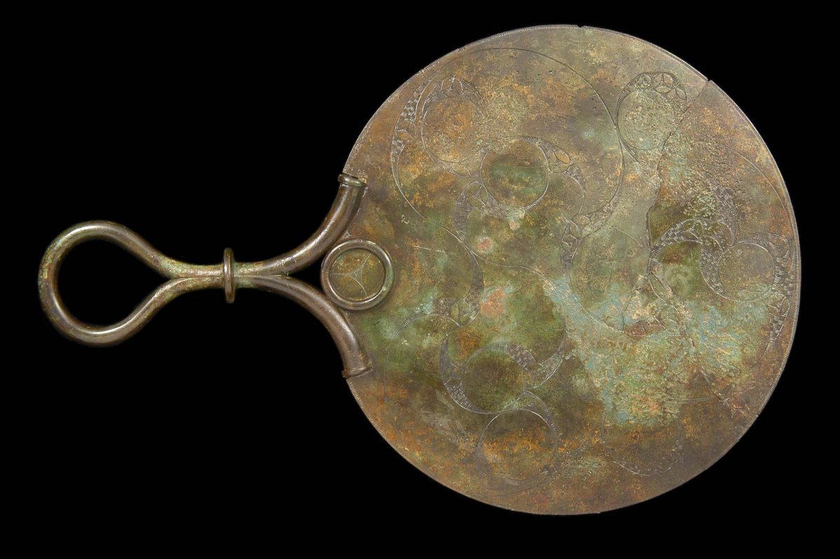 Бронзовое зеркало средневековое