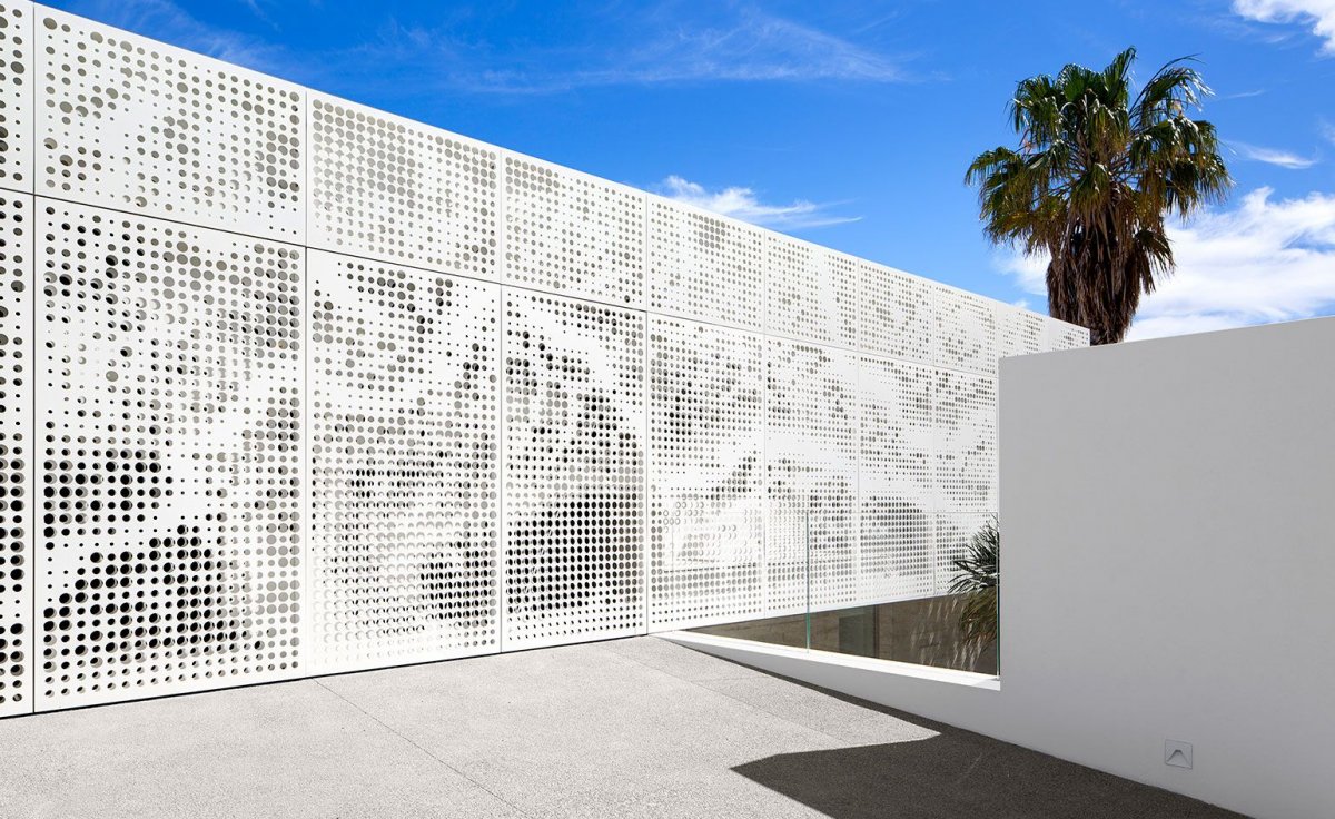 Перфорация на фасаде