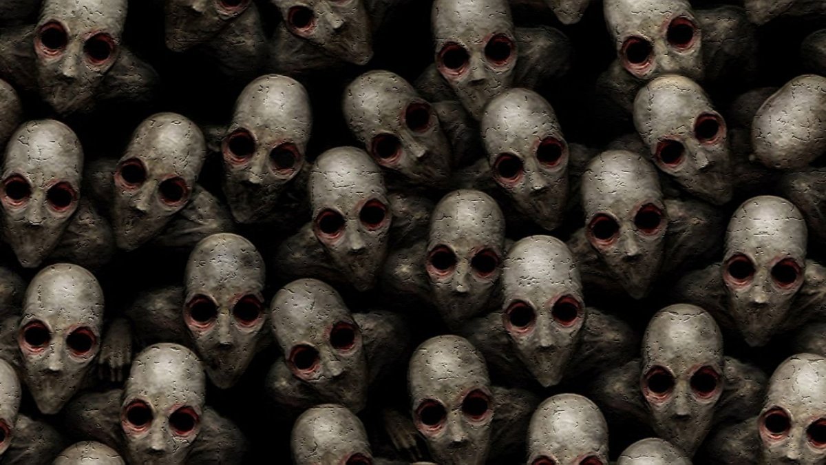 Страшный череп в капюшоне