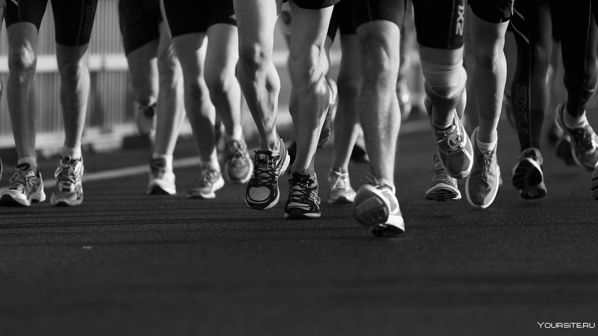 Спортсмен бежит