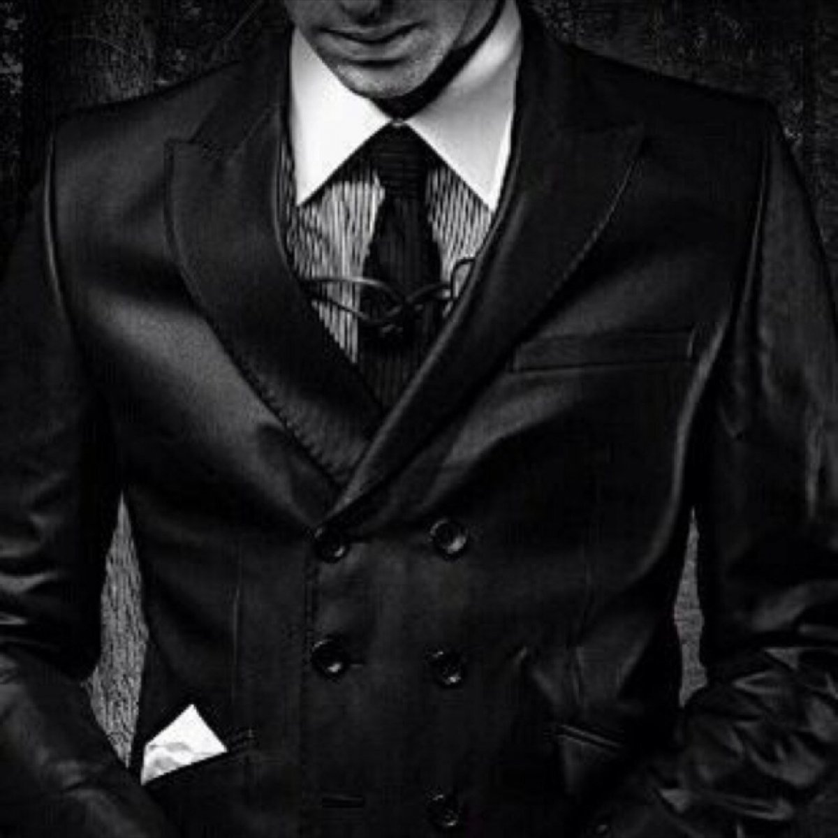 Аниме парень в смокинге