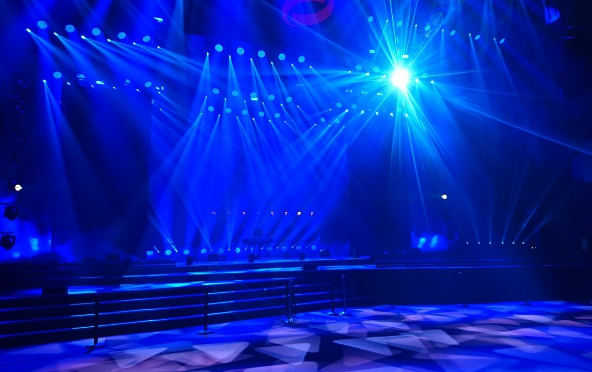 Софиты на сцене