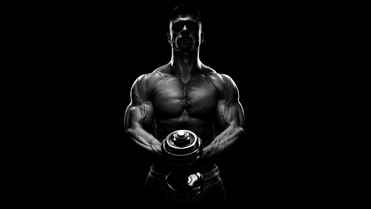 Качок на темном фоне