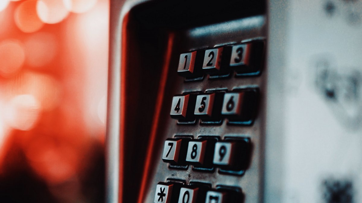 Телефон с кнопками