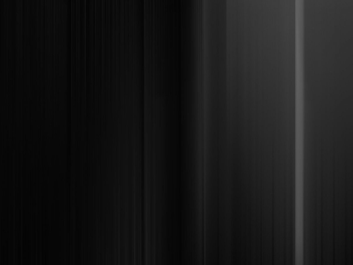 Загркузка на чёрном фоне