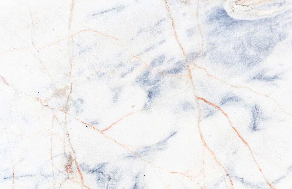 Белый мрамор с синими прожилками