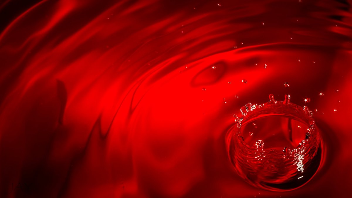 Кровавый красный цвет