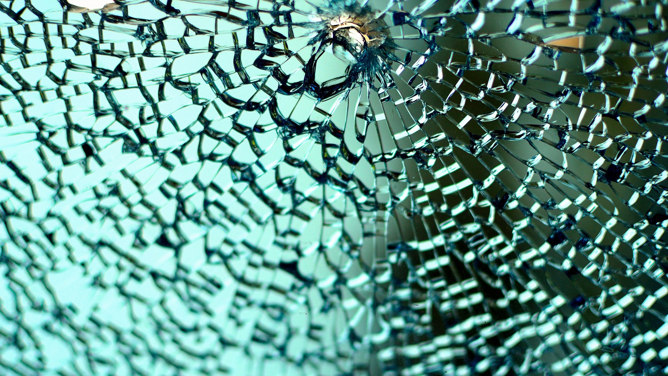 Обои разбитого стекла. Разбитое стекло. Треснутое стекло. Фактура стекла. Стекло текстура.