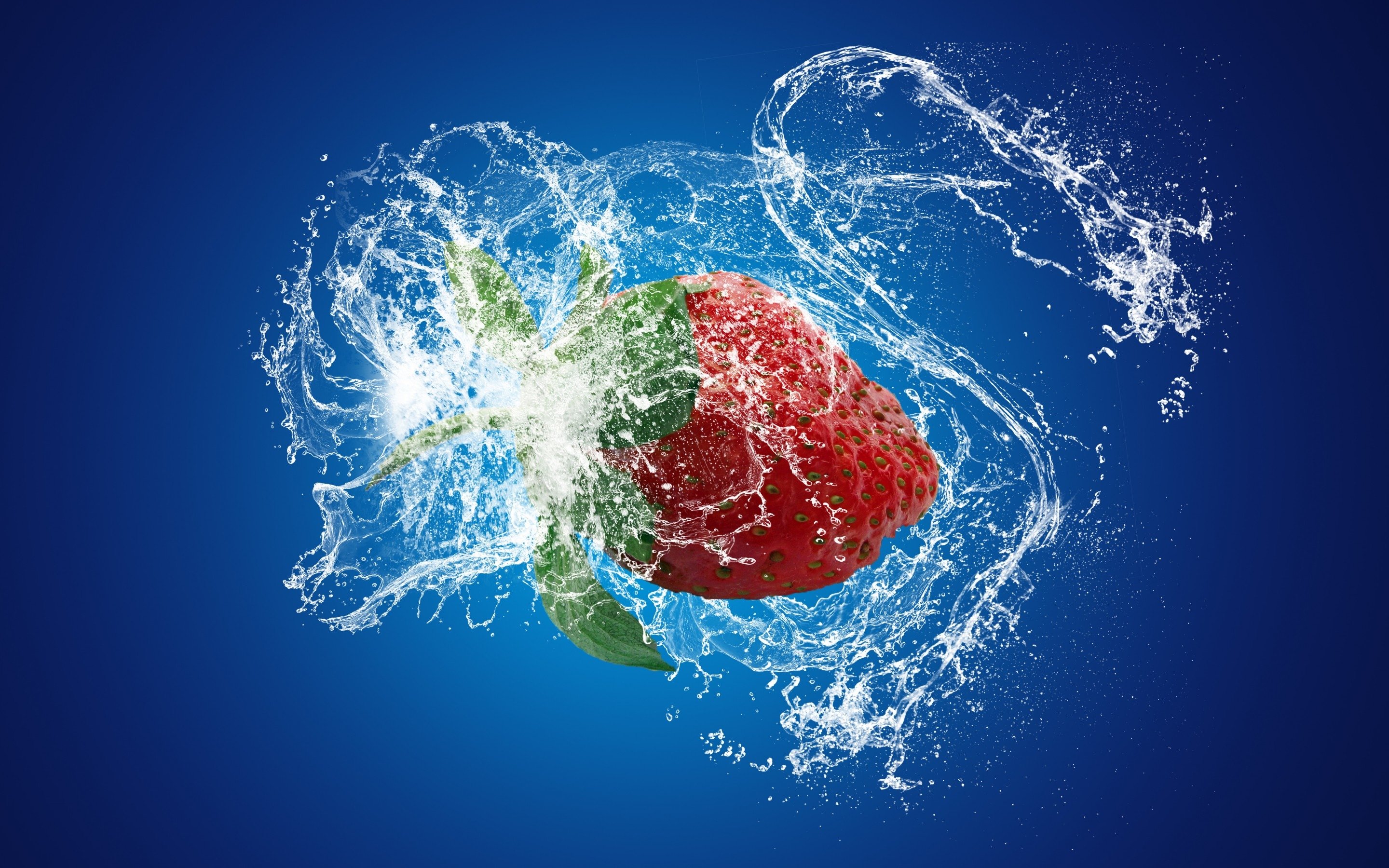 Сочные фрукты в воде