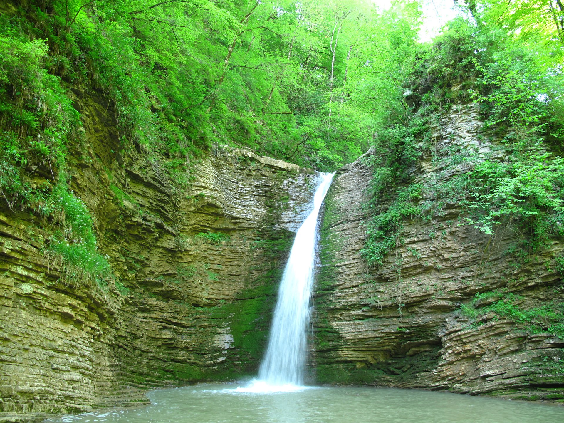 Адыгею прославила удивительная природа егэ. Каменномостский водопады. Адыгейский водопад Кабардинка. Кабардинка водопад зеленый. Горная Адыгея Ейск.