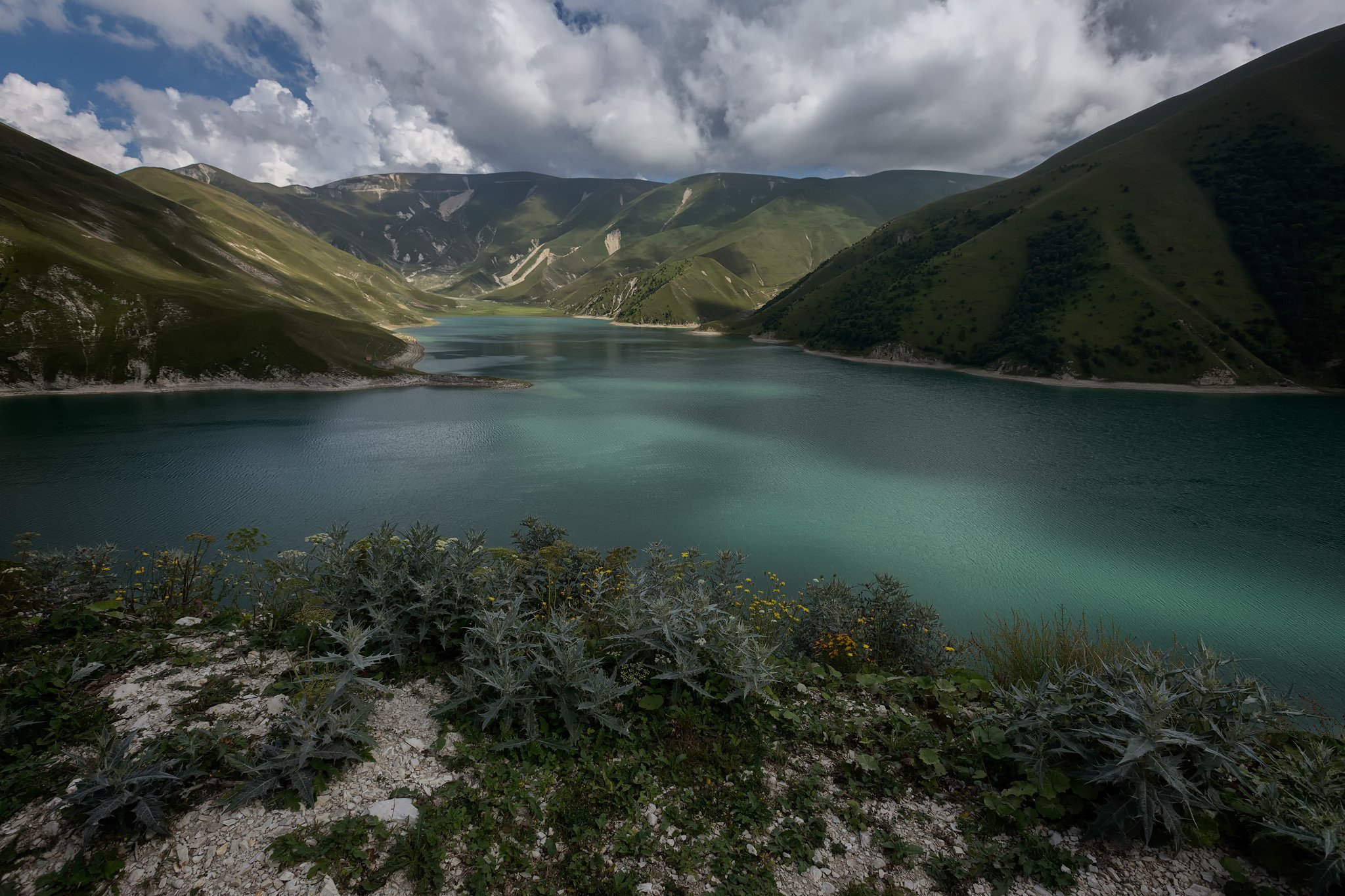 Озеро кк. Озеро Казеной-ам в Чечне. Озеро Кезеной ам. Озеро Кезеной-ам(Кезенойам). Озеро в Чечне Кезеной ам.