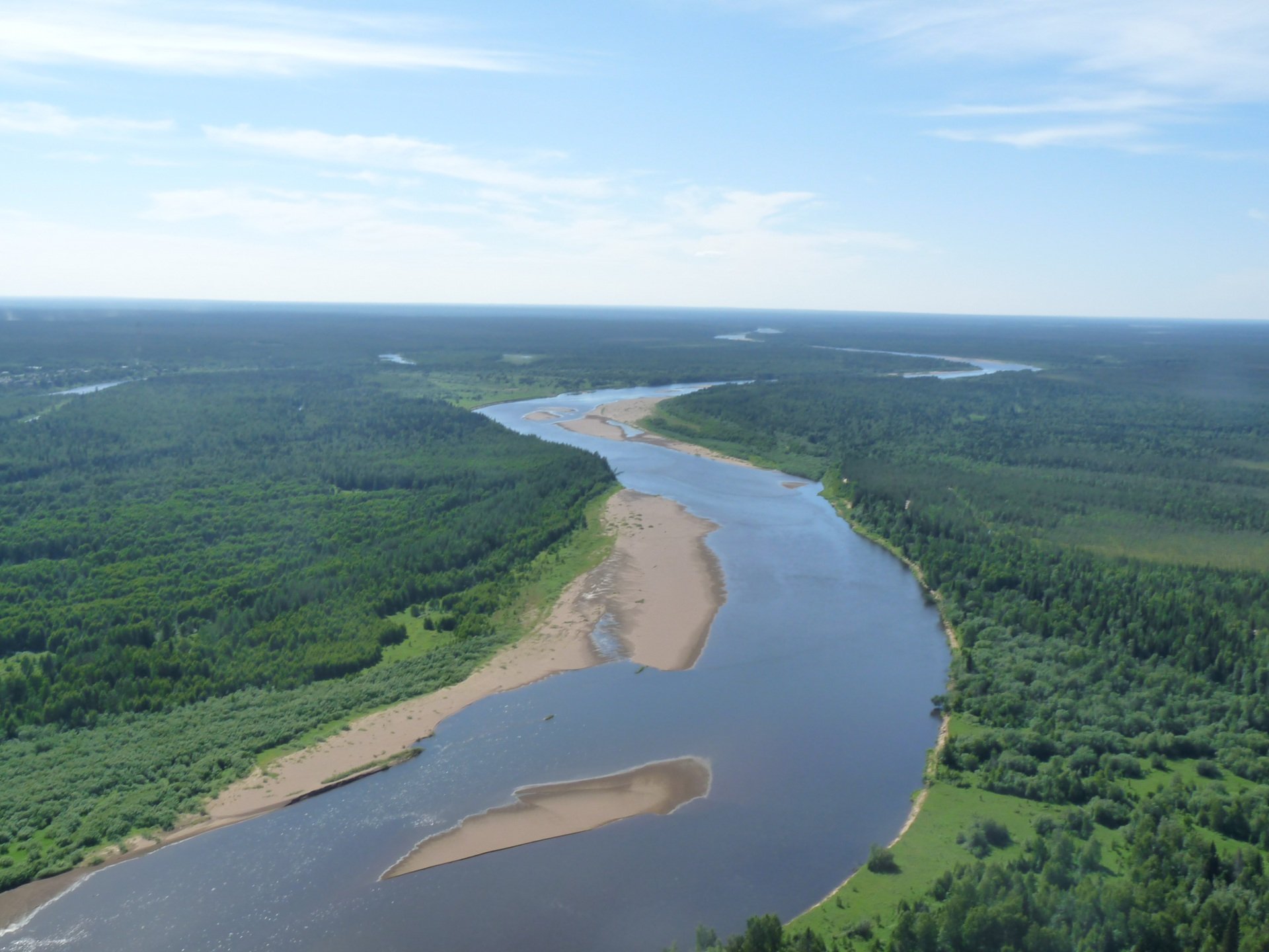 Какая самая средняя река. Река Печора Республика Коми. Печора (река) реки Республики Коми. ПЕКА печёра. Река Печора на Урале.