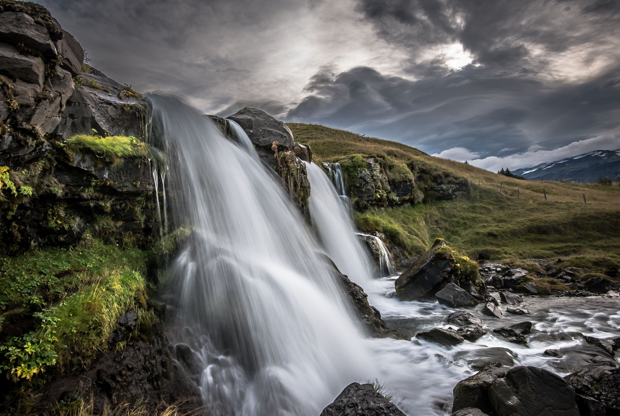 Водопад. Водопады Исландии. Iceland водопад. Природа Кахети горы водопад. Водопад Скалистый в Исландия.