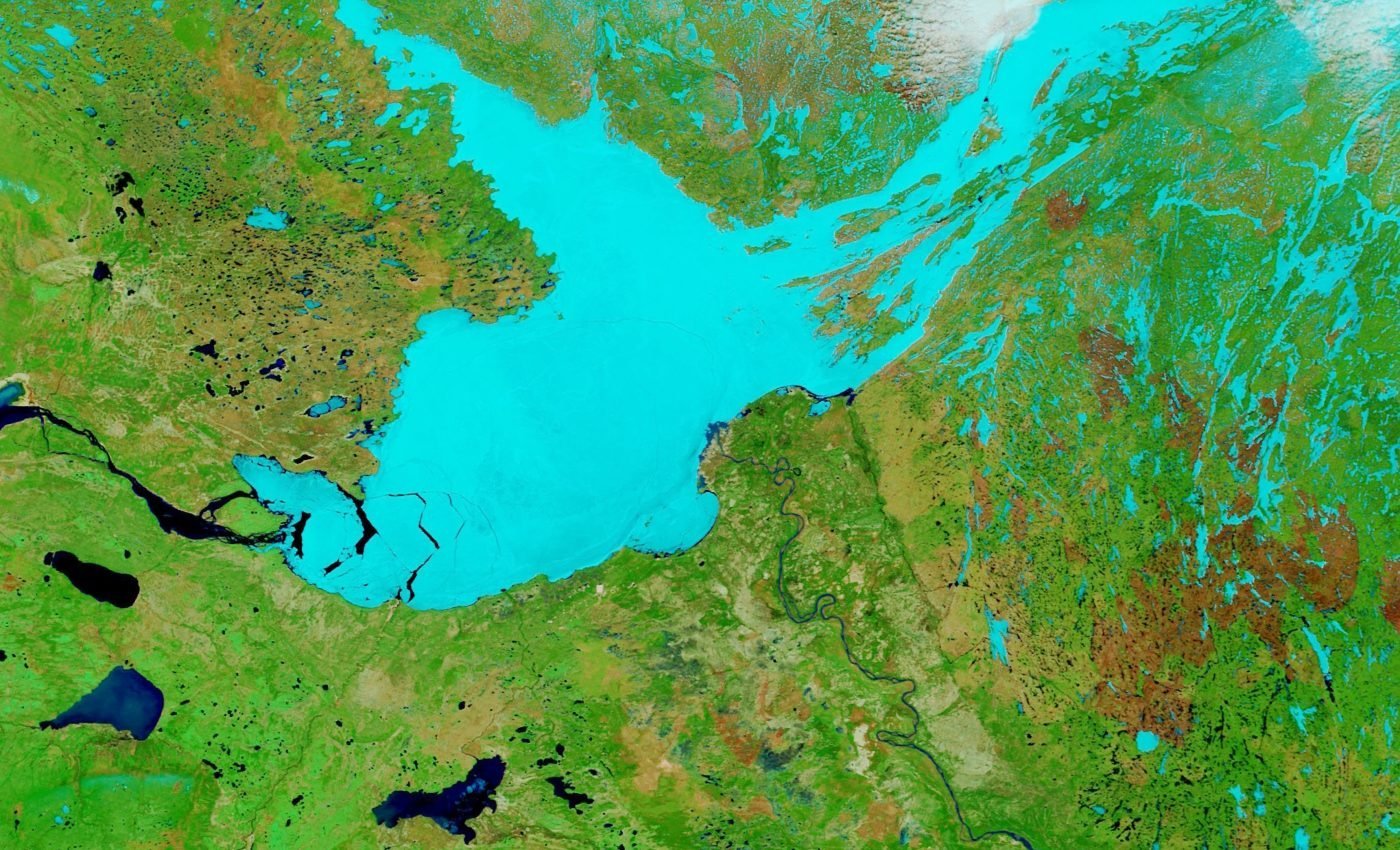 Глубочайшее озеро северной америки. Большое Невольничье озеро Канада. Невольничье озеро Северная Америка. Большое Невольничье озеро фото. Озеро большое Невольничье самое.